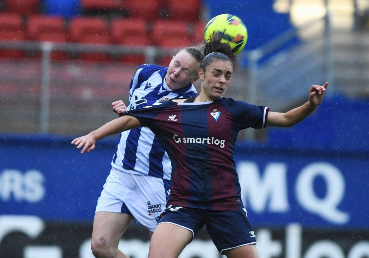 Derbi guipuzcoano entre Eibar y Real Sociedad disputado este domingo en Ipurua.