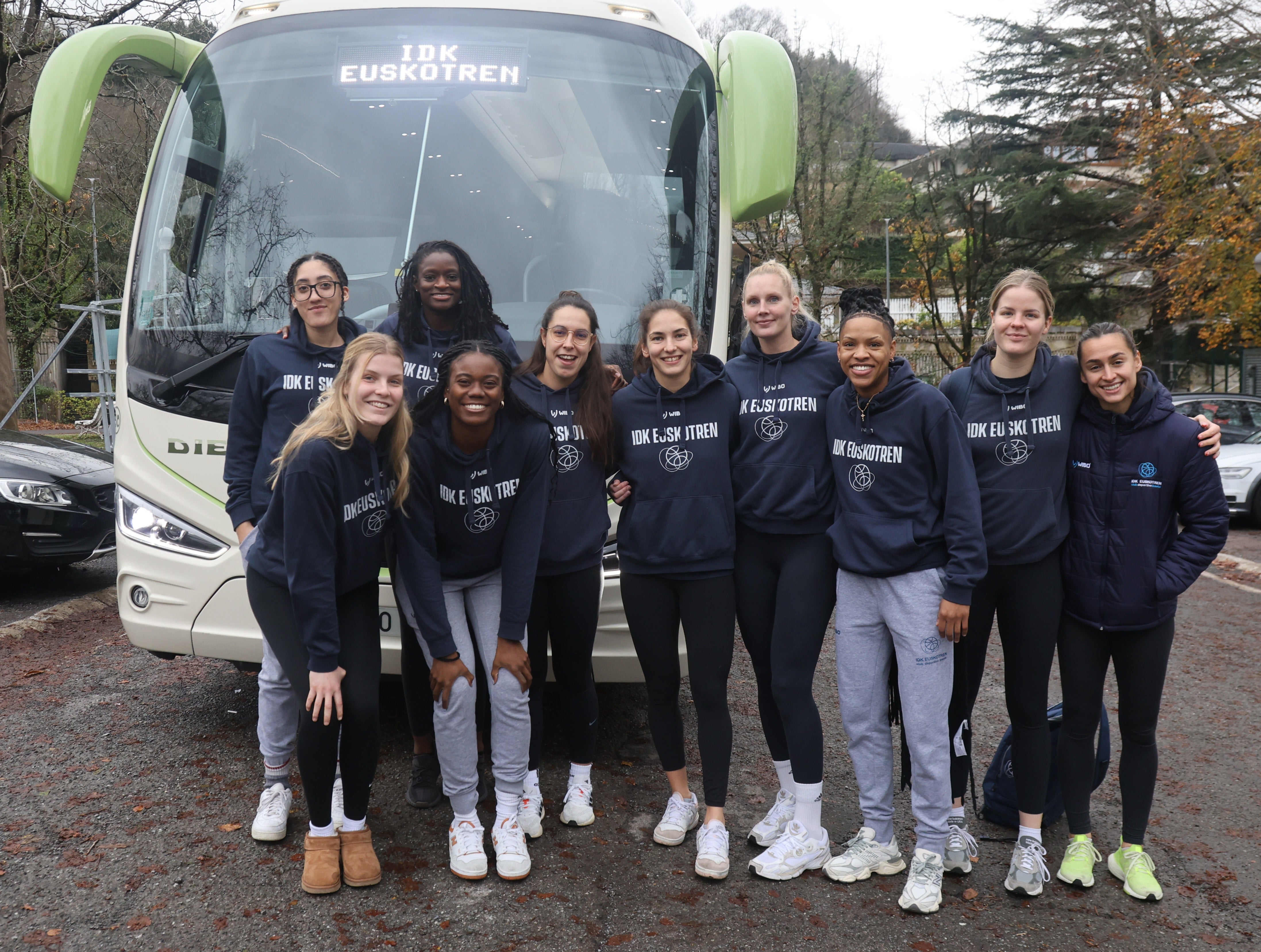 La plantilla del IDK Euskotren, antes de viajar a Charnay-les-Macon.