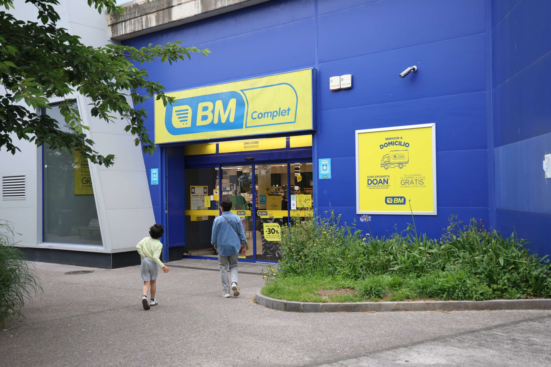 Entrada de un supermercado BM en Donostia.