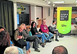 Un momento de la reunión celebrada en la sala de cultura.
