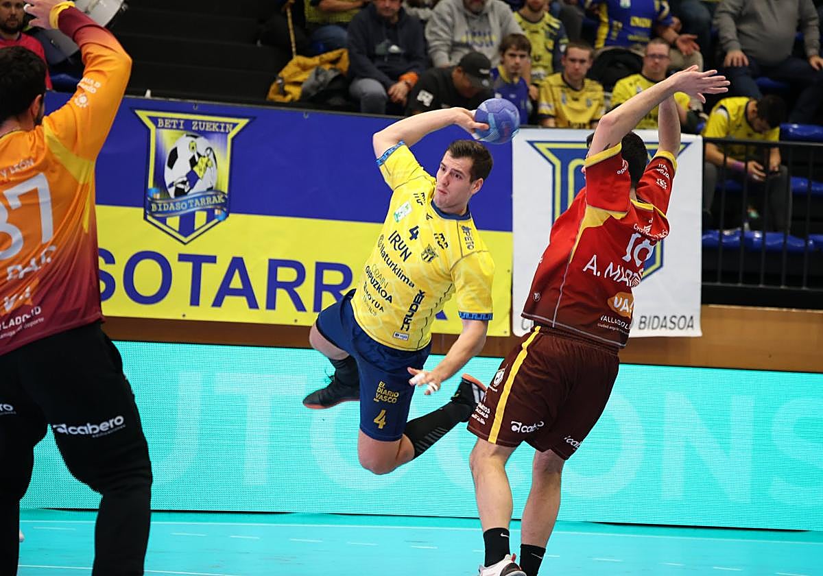 El pivote Marko Jevtic logró dos goles, de dos lanzamientos, contra el Atlético Valladolid.