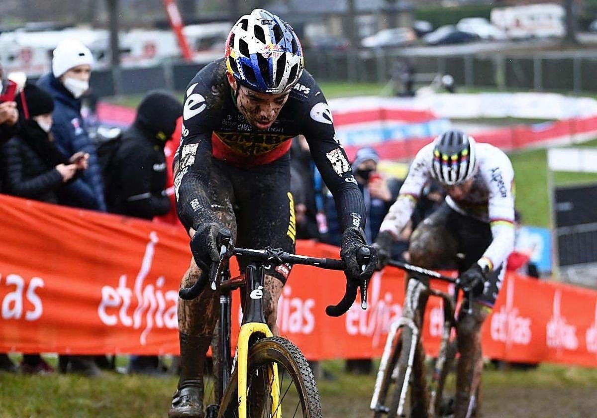 Van Aert y Van der Poel, durante una carrera de ciclo-cross.