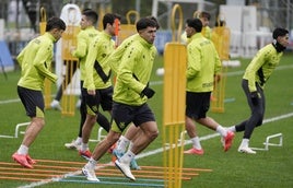 Zubimendi, durante el entrenamiento del miércoles antes del partido ante el Dinamo