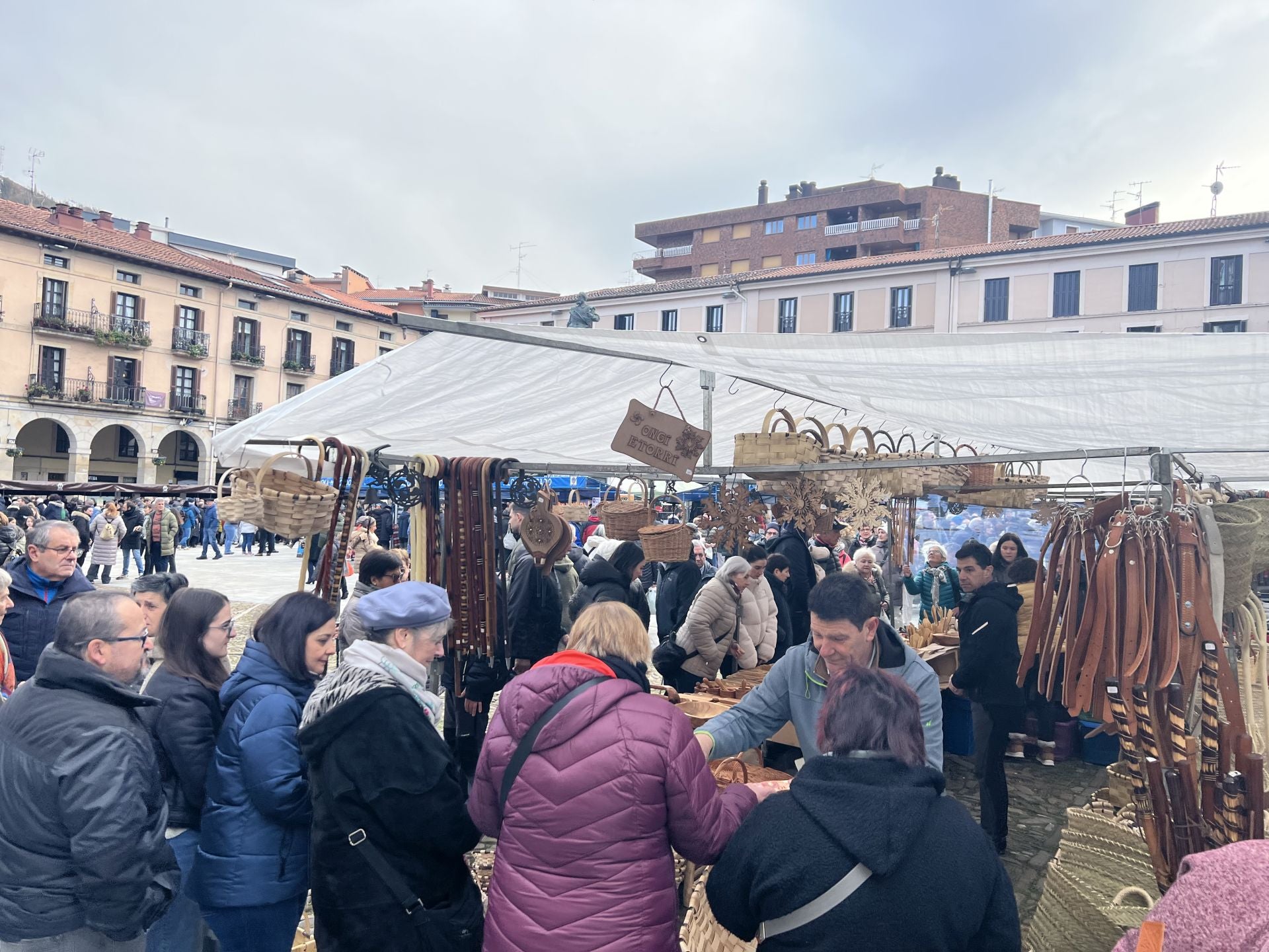 Gran ambiente en la feria de Santa Lucía