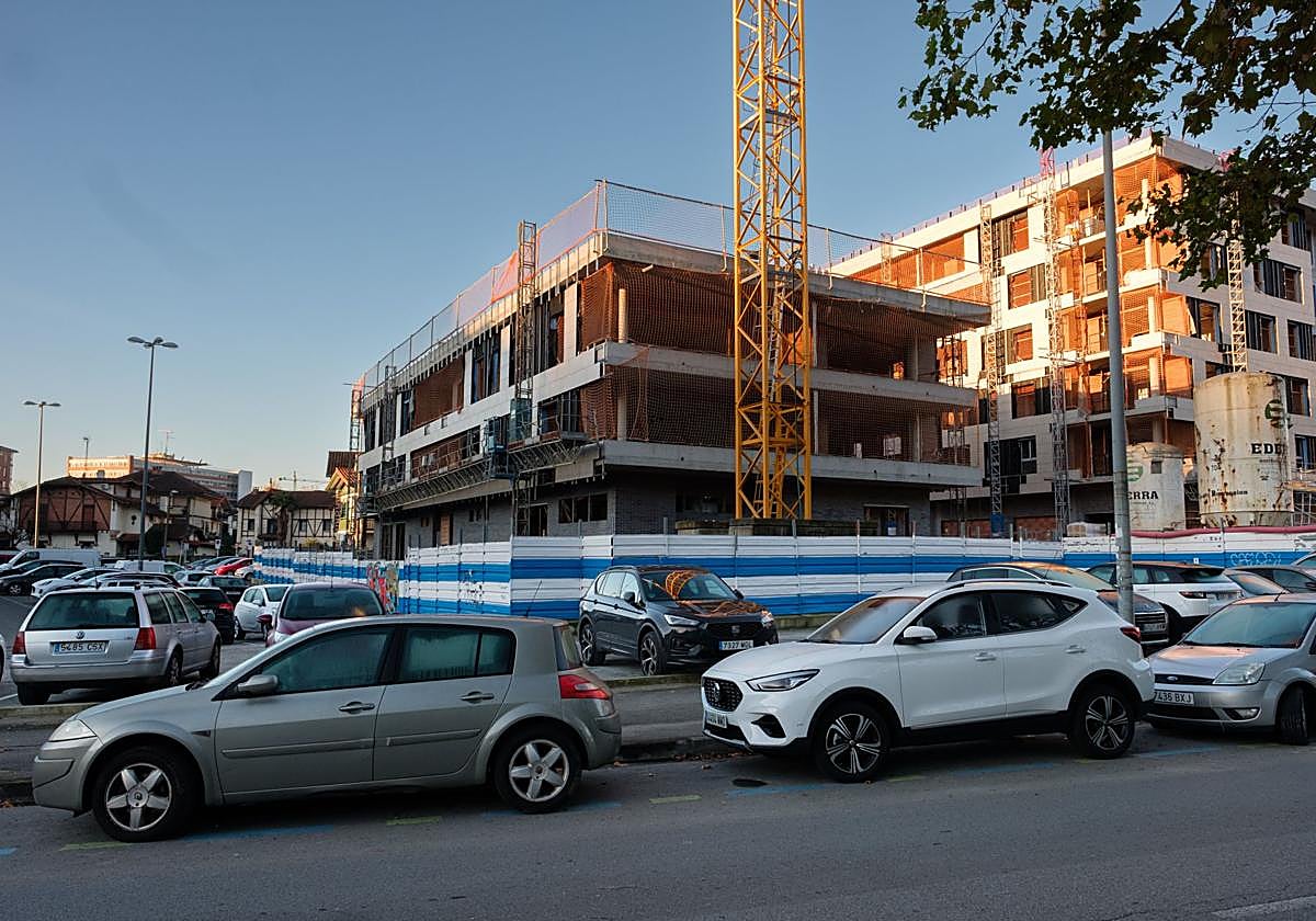 Construcción de viviendas en la Ciudad Jardín del barrio de Loiola.