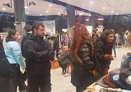 Herriko sortzaileek eskulanak balioan ipini dituzte beste behin egindako azokan