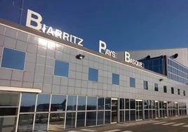 Fachada del aeropuerto de Biarritz.