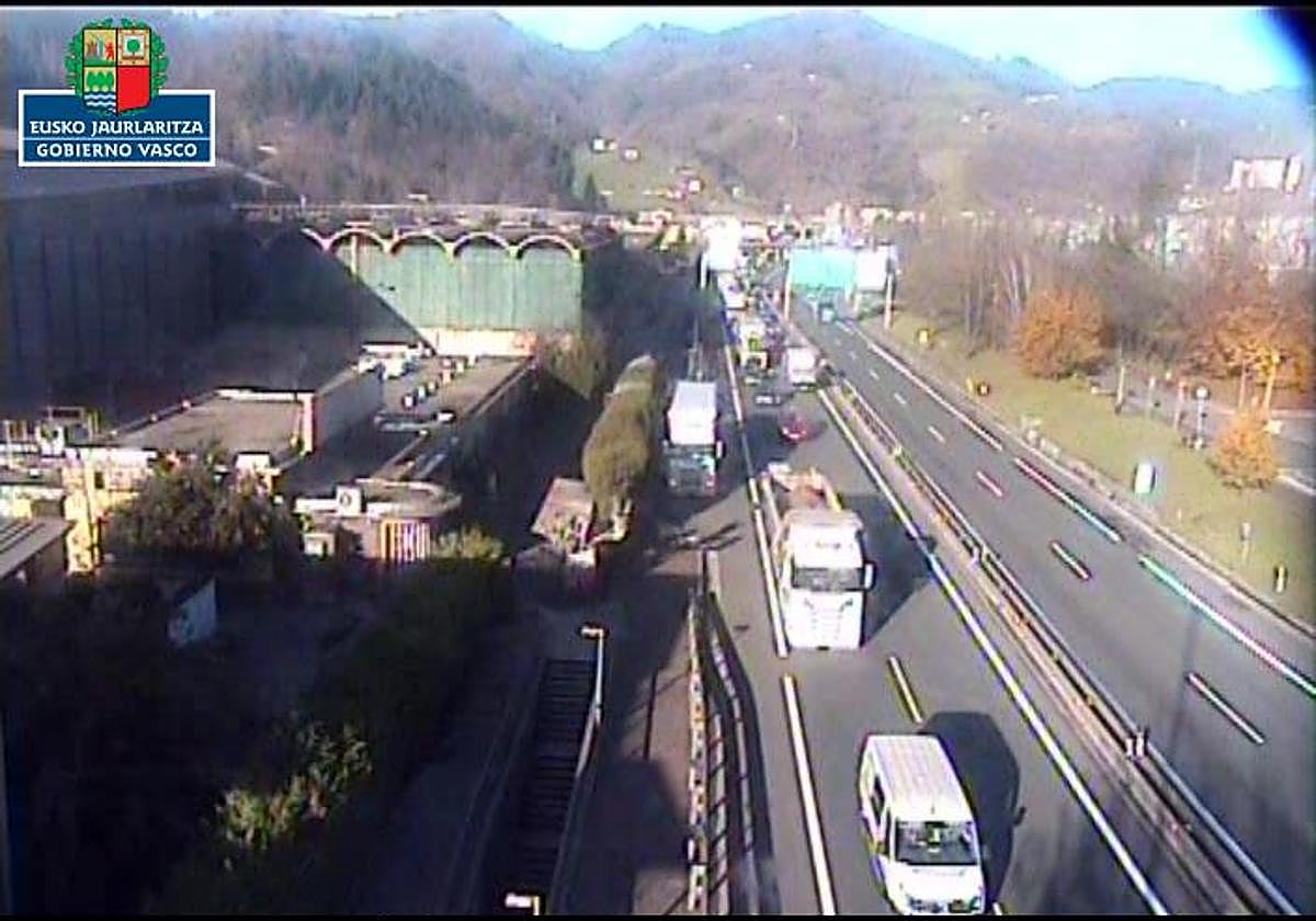 Retenciones en la N-1, a la altura de Olaberria