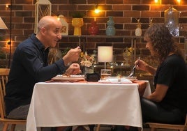 José Manuel y Esther, los dos solteros guipuzcoanos en el restaurante de First Dates.