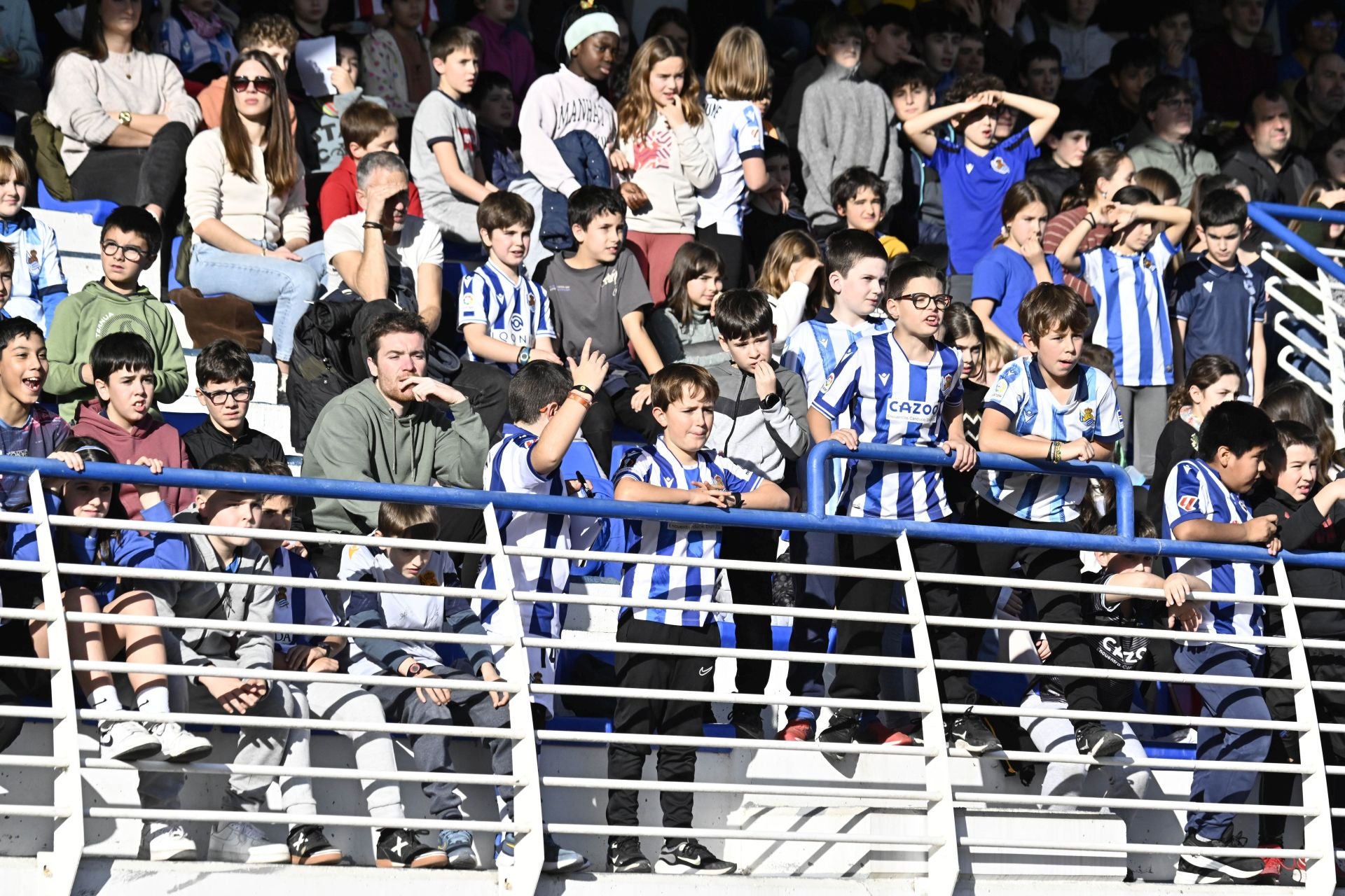 900 jóvenes arropan a la Real en Tolosa