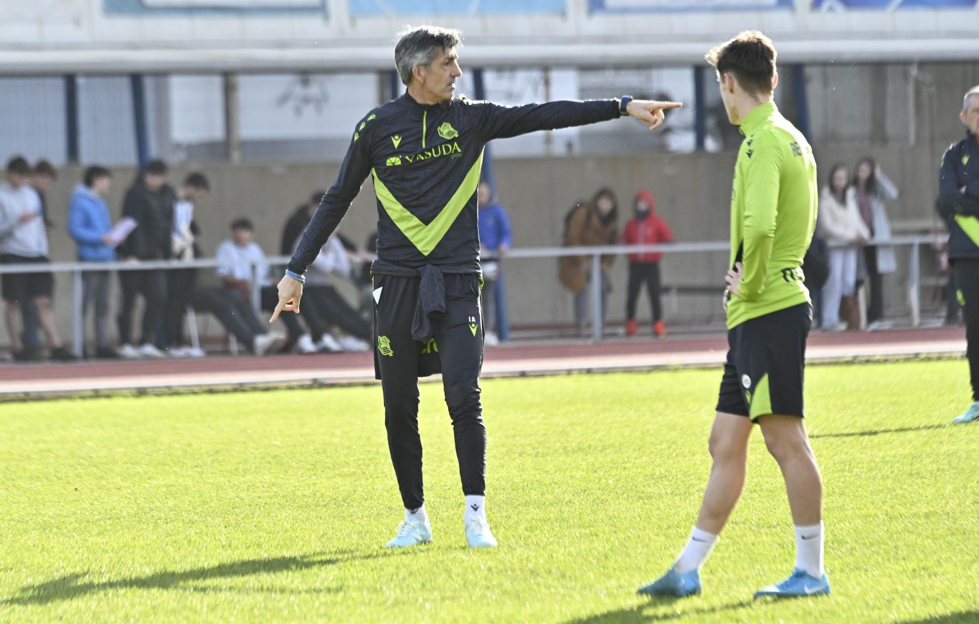 900 jóvenes arropan a la Real en Tolosa