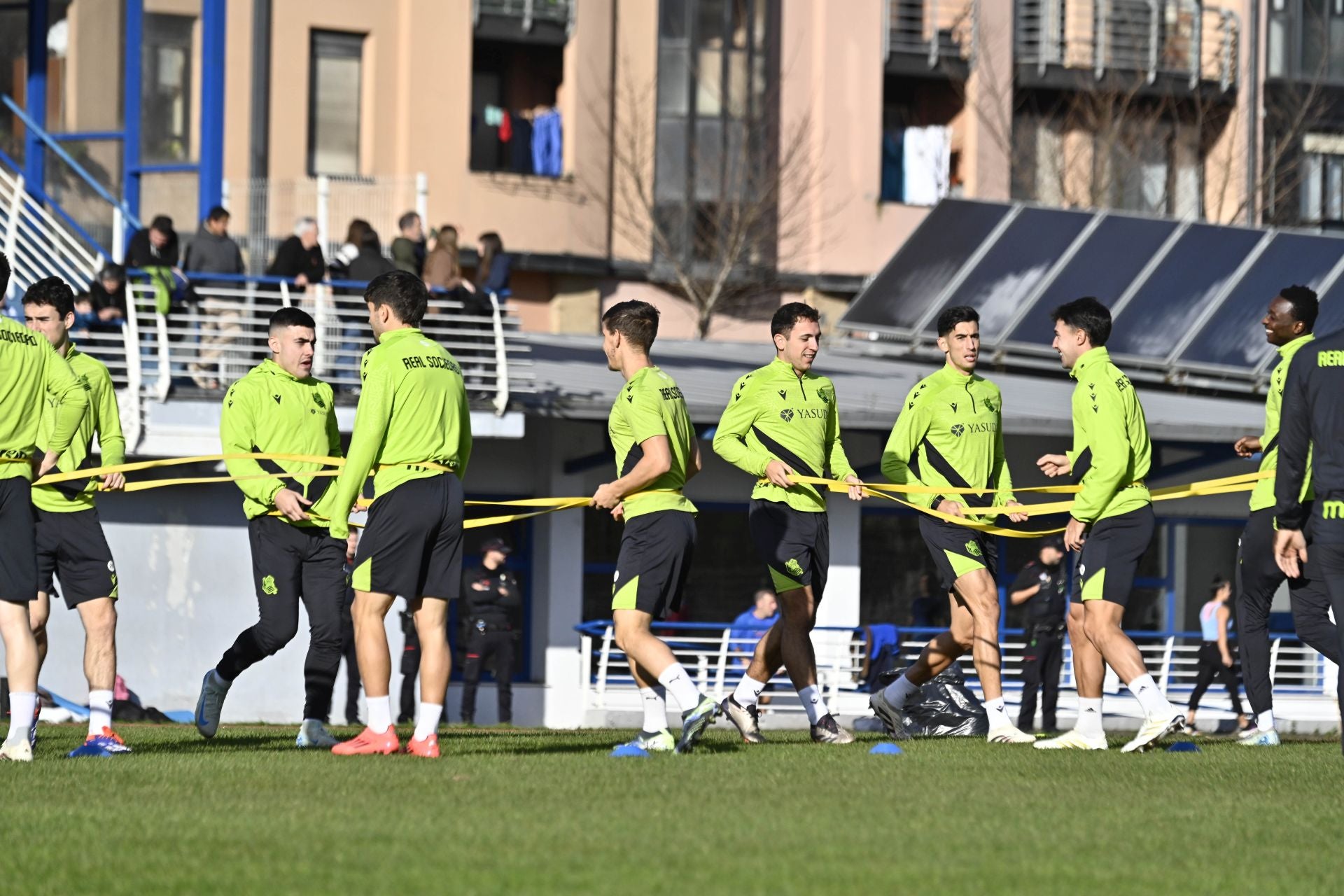 900 jóvenes arropan a la Real en Tolosa