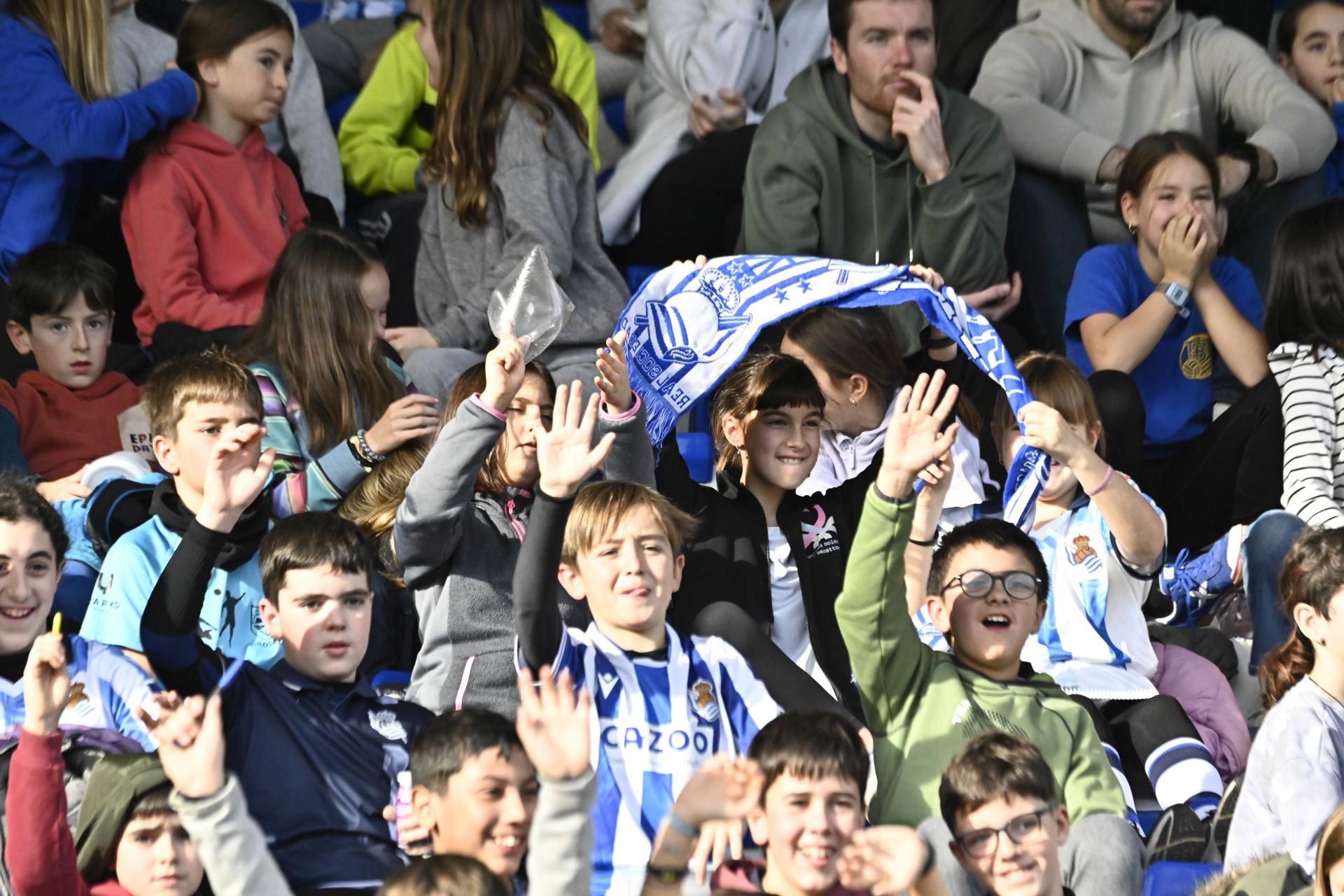 900 jóvenes arropan a la Real en Tolosa