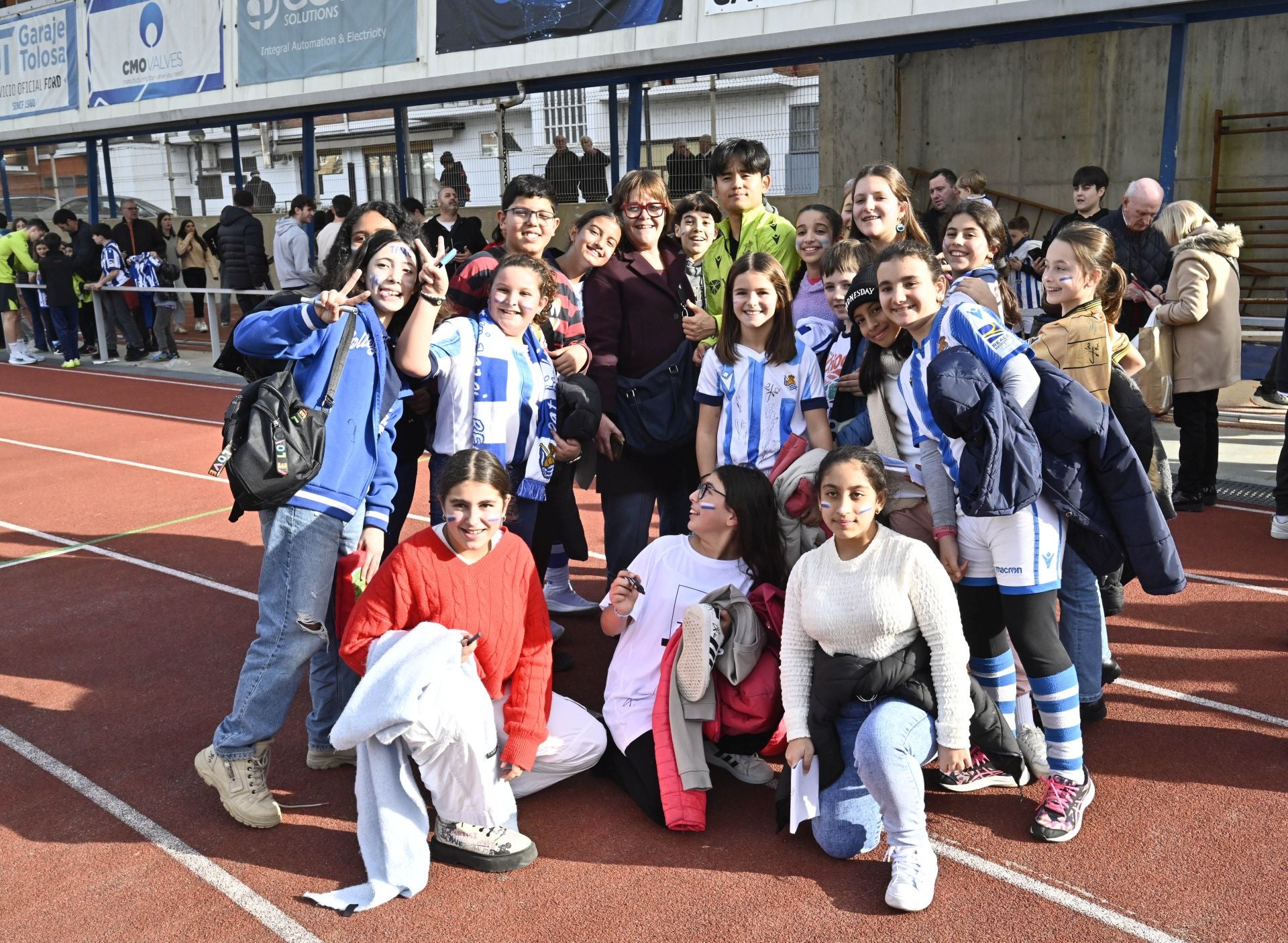 900 jóvenes arropan a la Real en Tolosa
