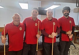 Imanol Fernández, Ricardo Ereña, Sergio Boullosa y Ricardo Robles, antes de comenzar la jornada victoriosa en el salón de Toribio Etxebarria.