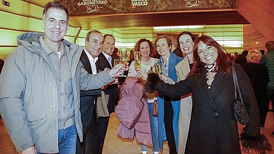 Un brindis por la Navidad y por el 90 aniversario de DV