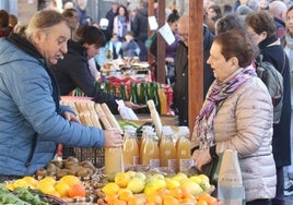 Uno de los puestos de la feria de Santo Tomás del pasado año.