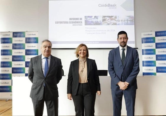 Los responsables de Confebask Eduardo Aretxaga, la presidenta, Tamara Yagüe, y Pablo Martín, en la comparecencia de este viernes en Bilbao.