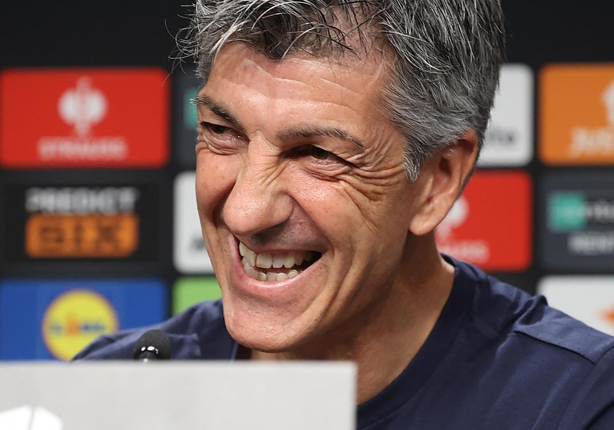 Imanol Alguacil, en una rueda de prensa con la Real Sociedad