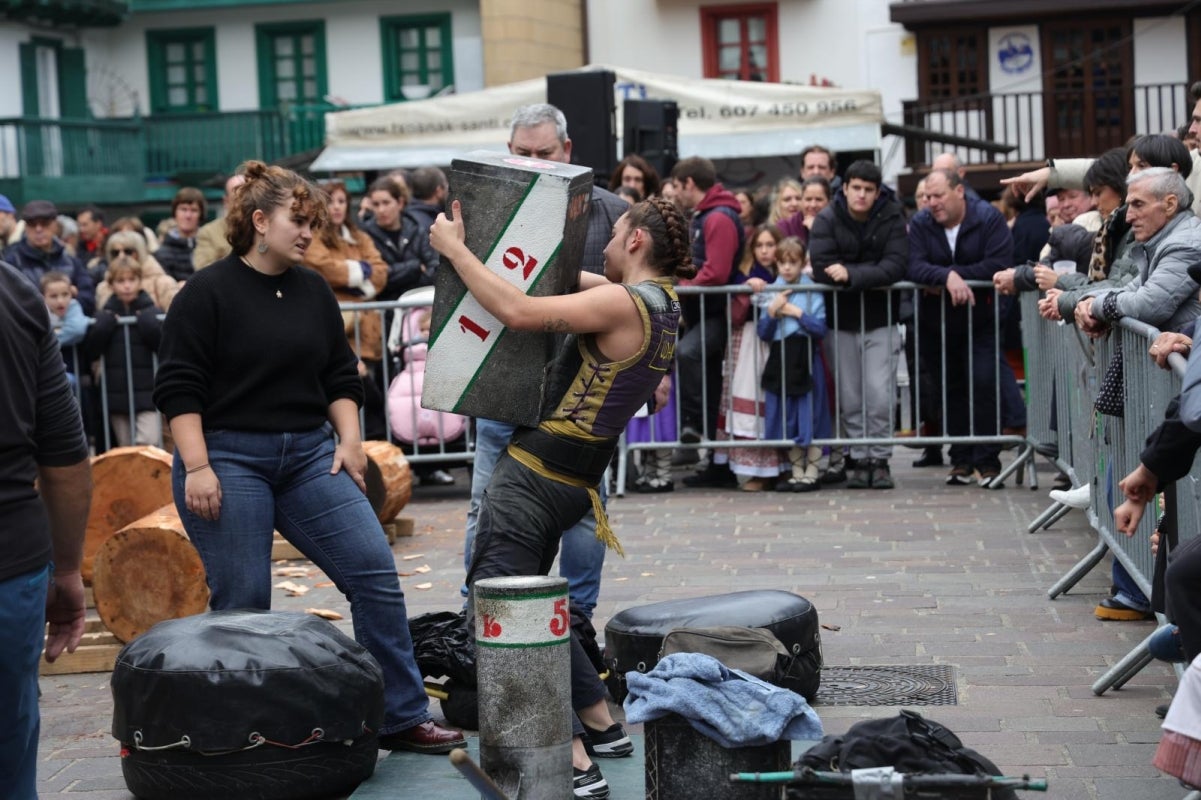 Hondarribia disfruta de su feria de Santo Tomás