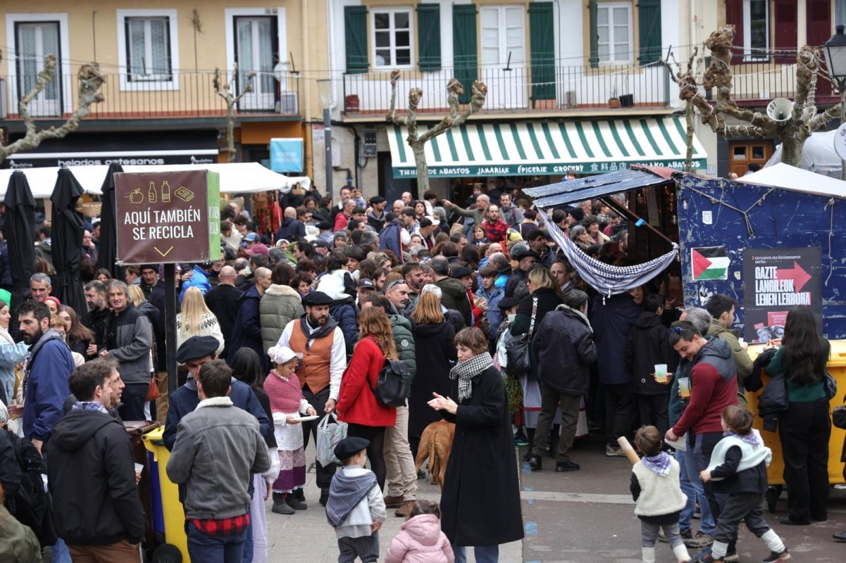Hondarribia disfruta de su feria de Santo Tomás