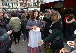 Hondarribia disfruta de su feria de Santo Tomás