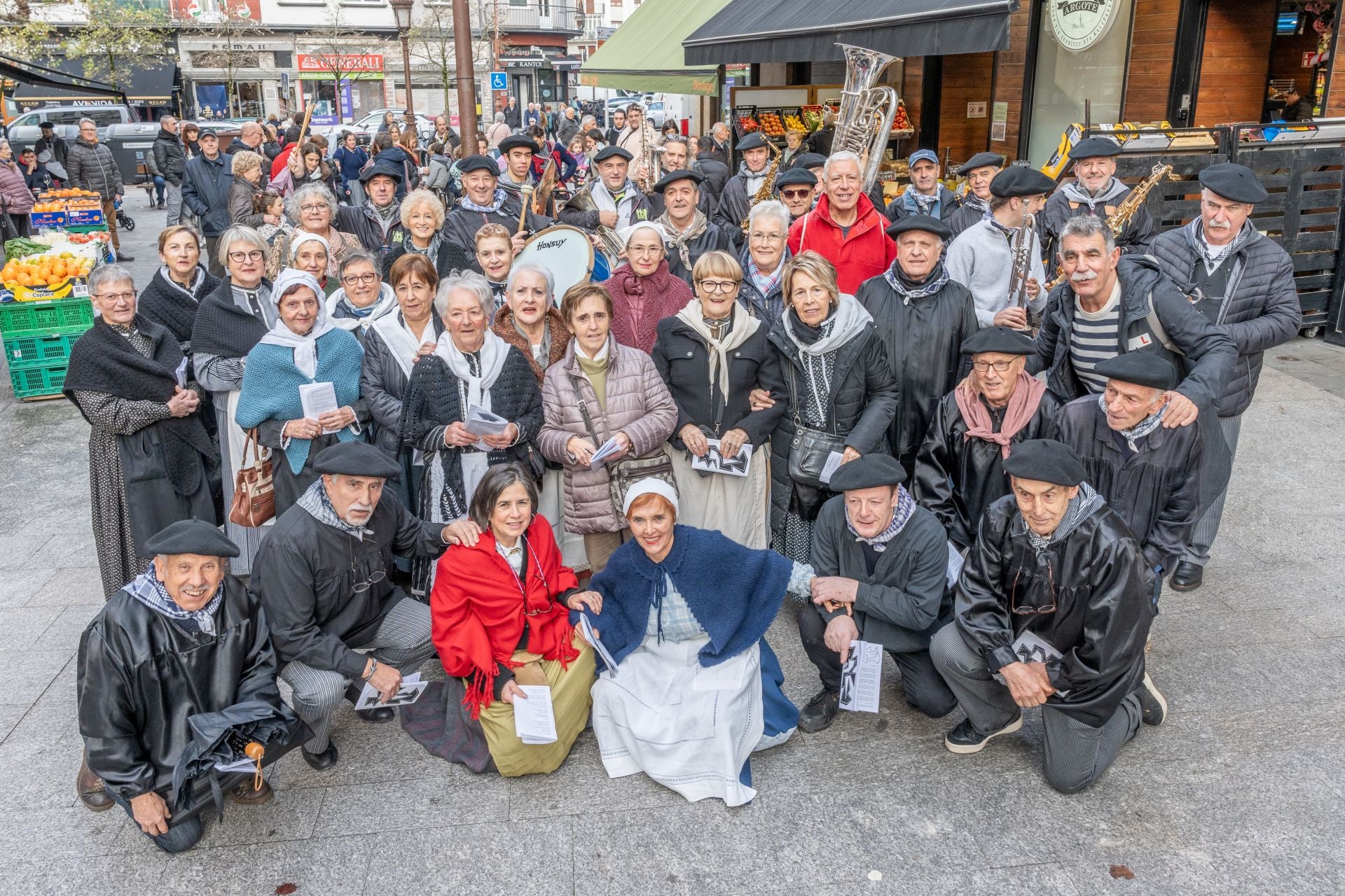 Los lasarteoriatarras disfrutan de Santo Tomás en su particular Okendo plaza