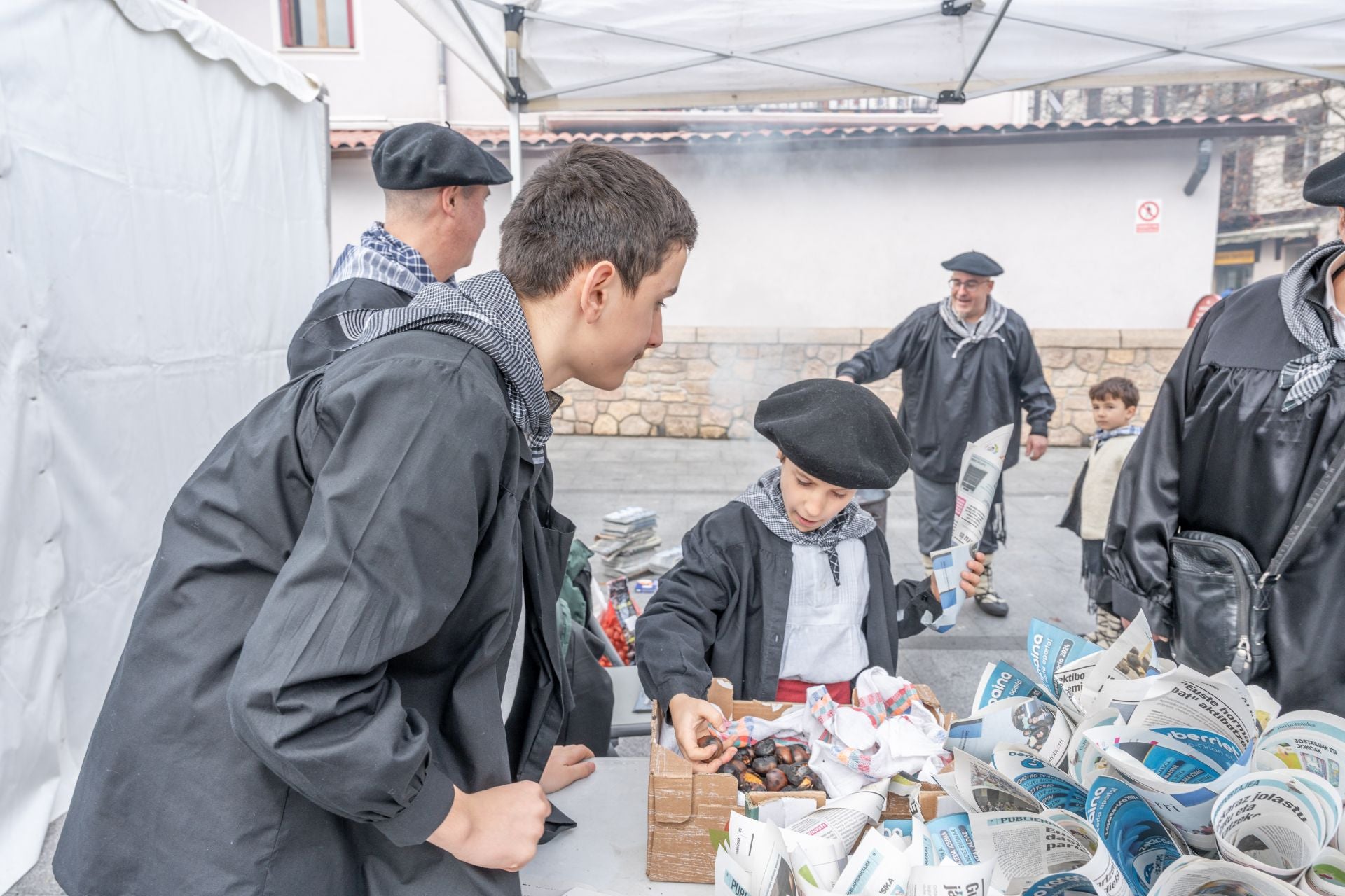 Los lasarteoriatarras disfrutan de Santo Tomás en su particular Okendo plaza