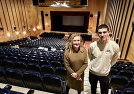 La alcaldesa Morras y el concejal de cultura Arratibel en el Amaia.