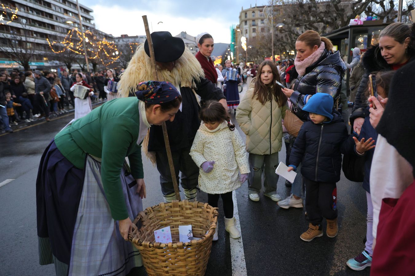 Olentzero visita a los niños de Irun