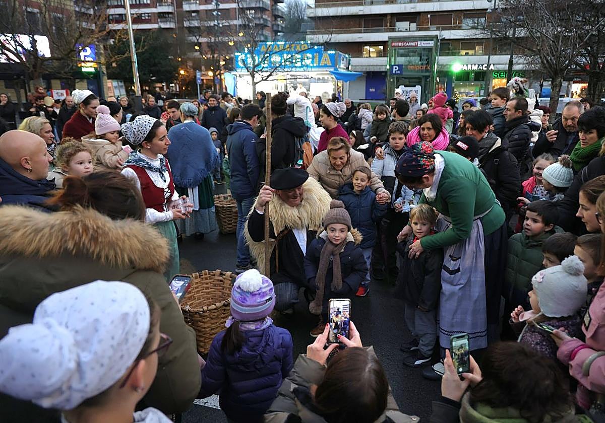 Olentzero visita a los niños de Irun