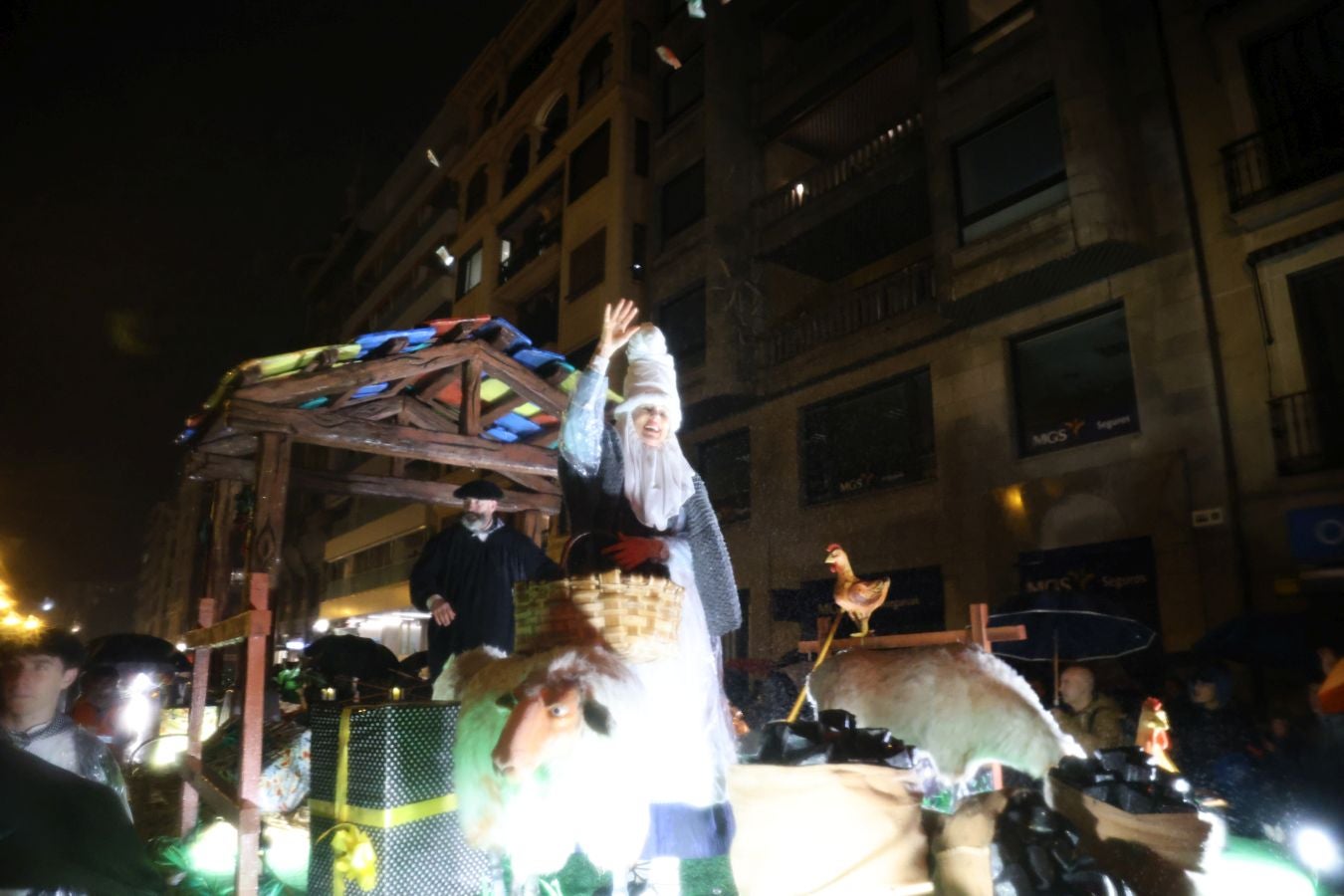 La lluvia no puede con Olentzero y Mari Domingi en Donostia