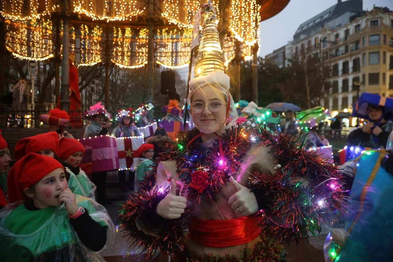 La lluvia no puede con Olentzero y Mari Domingi en Donostia