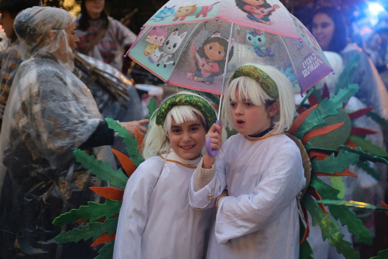 La lluvia no puede con Olentzero y Mari Domingi en Donostia