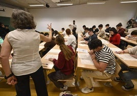 Estudiantes guipuzcoanos en un examen de selectividad el pasado verano.