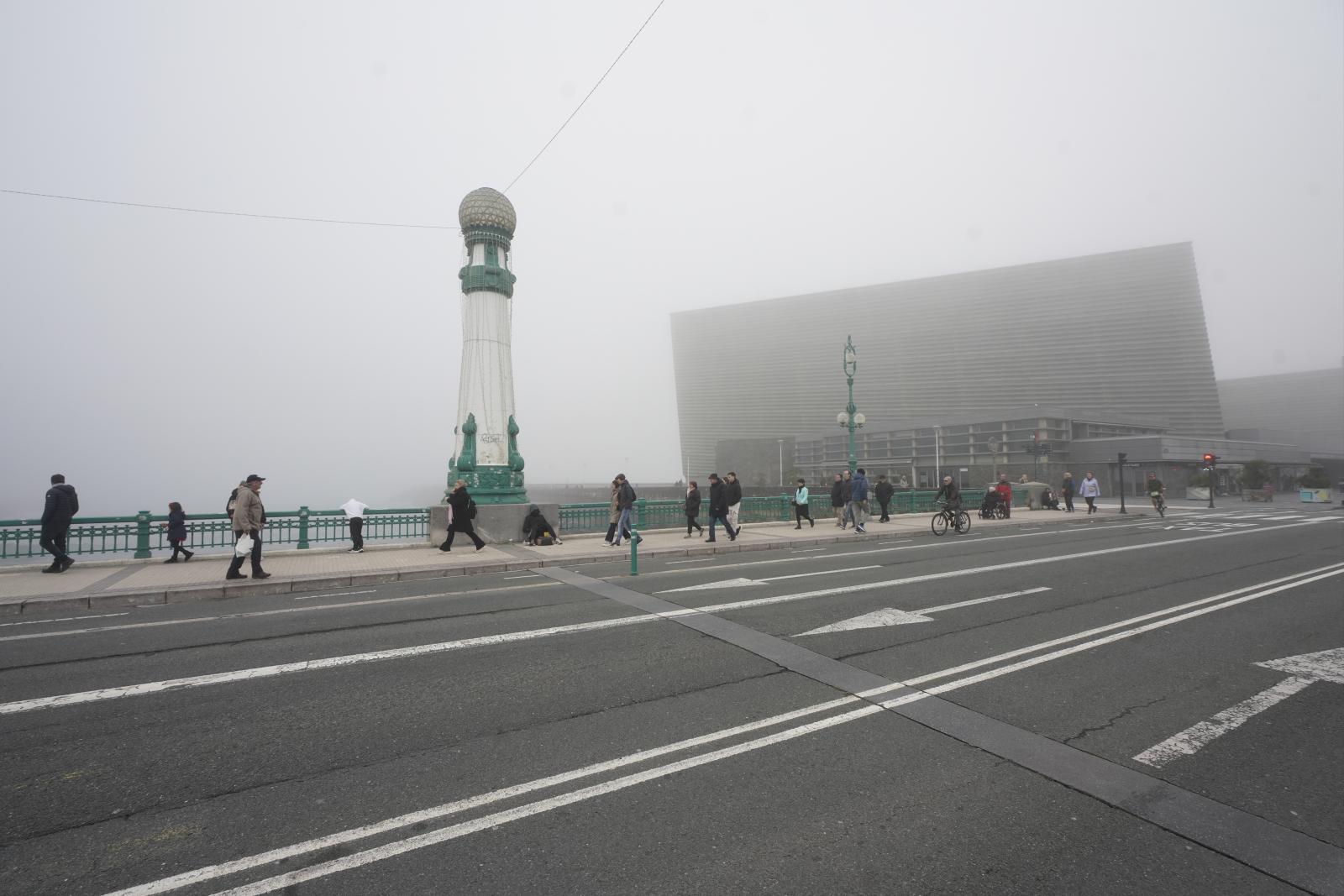 Gipuzkoa amanece bajo una densa niebla