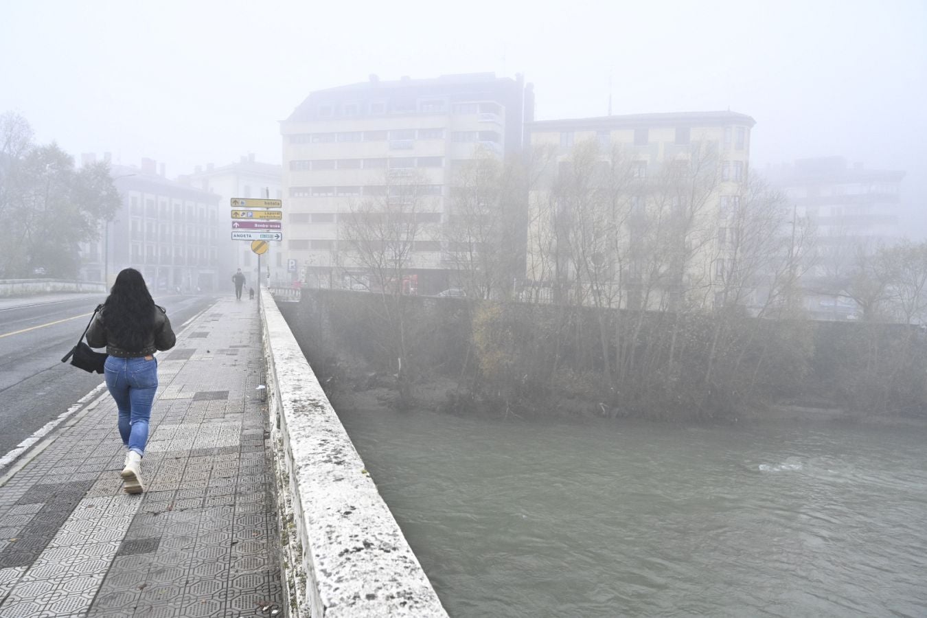 Gipuzkoa amanece bajo una densa niebla