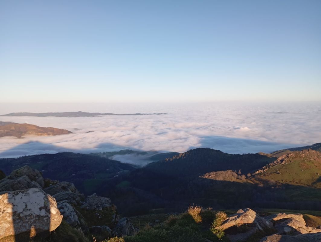 La niebla que tiñe Adarra