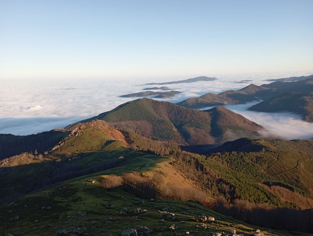 La niebla que tiñe Adarra