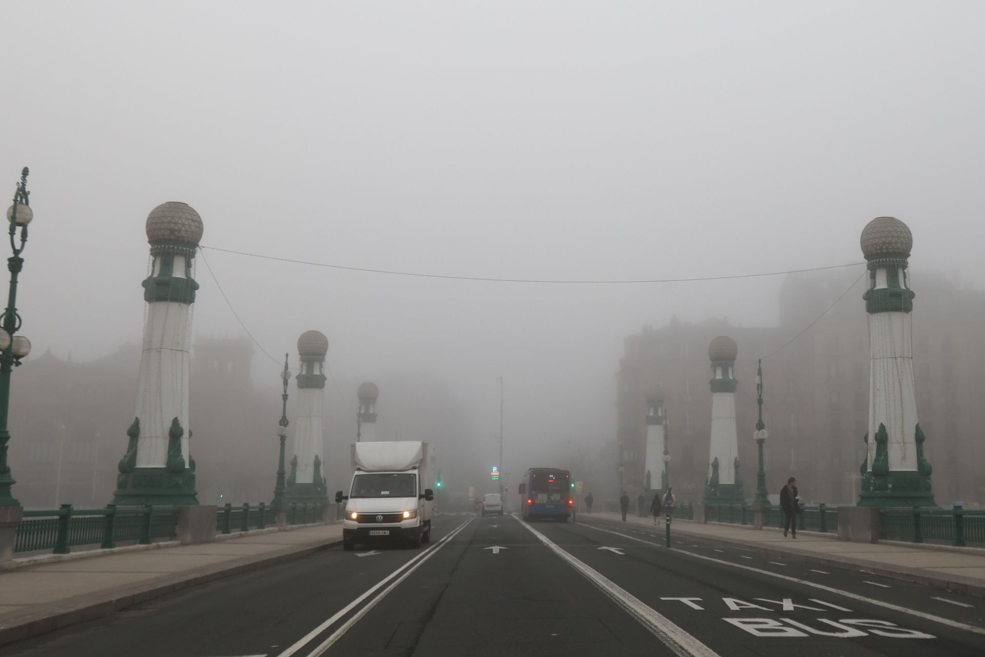 Gipuzkoa amanece bajo una densa niebla