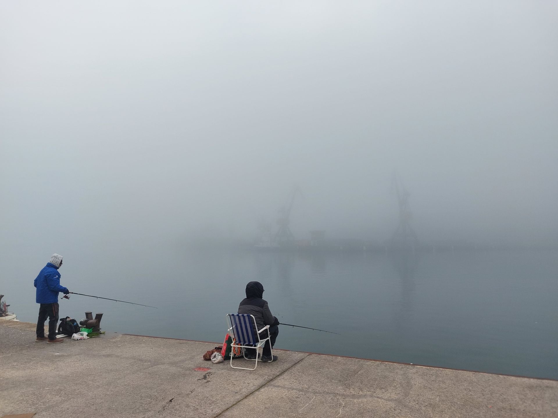 Gipuzkoa amanece bajo una densa niebla
