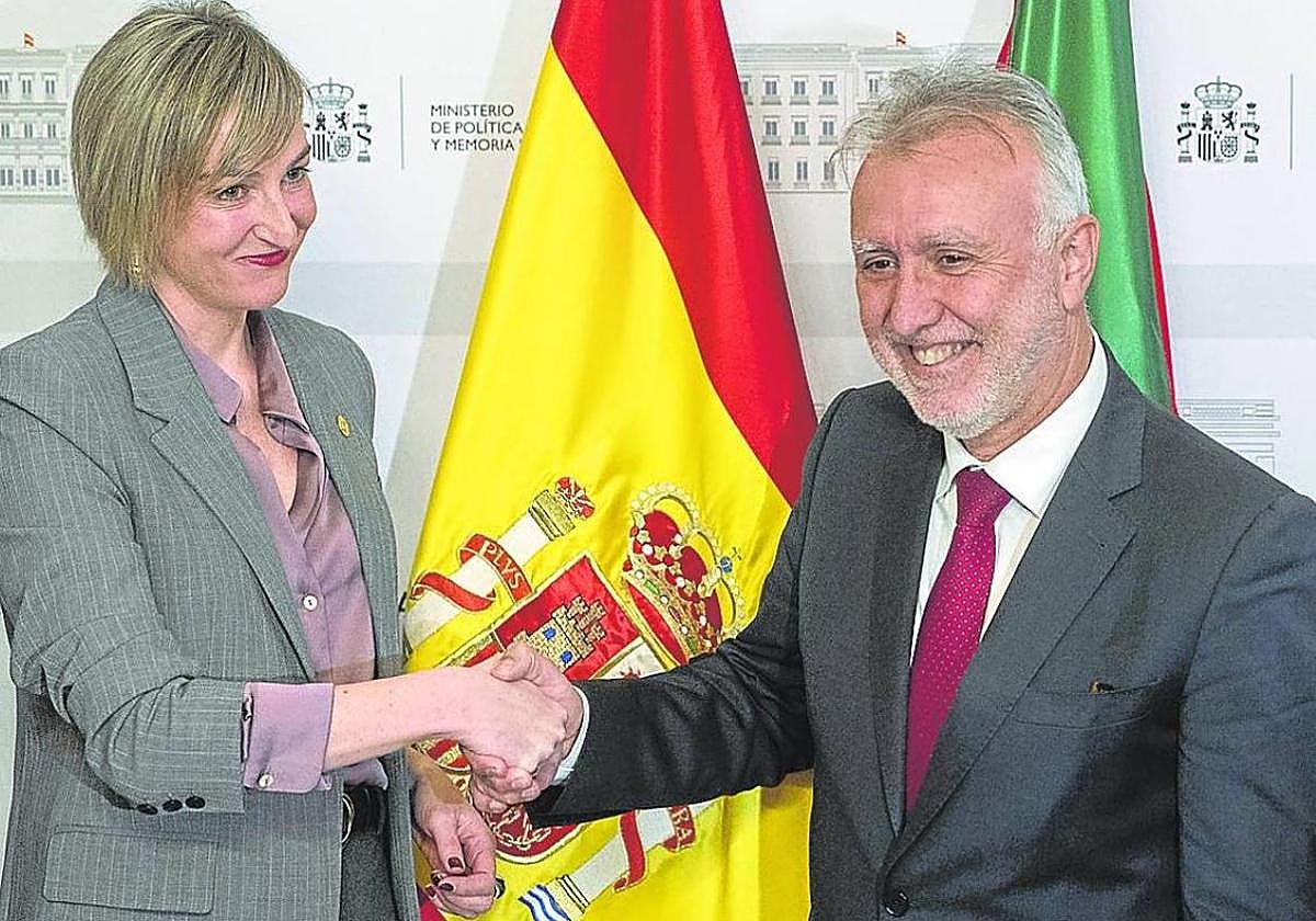 La consejera Maria Ubarretxena y el ministro Ángel Víctor Torres.