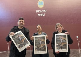 Mikel Serrano, Ainhoa Etxabe e Izaskun Arruti presentaron el viernes la gran final aizkolari en el frontón Beloki.