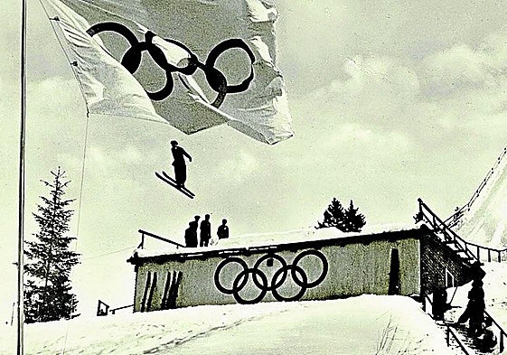 Un saltador, en los Juegos Olímpicos de Garmisch-Partenkirchen, en 1936.