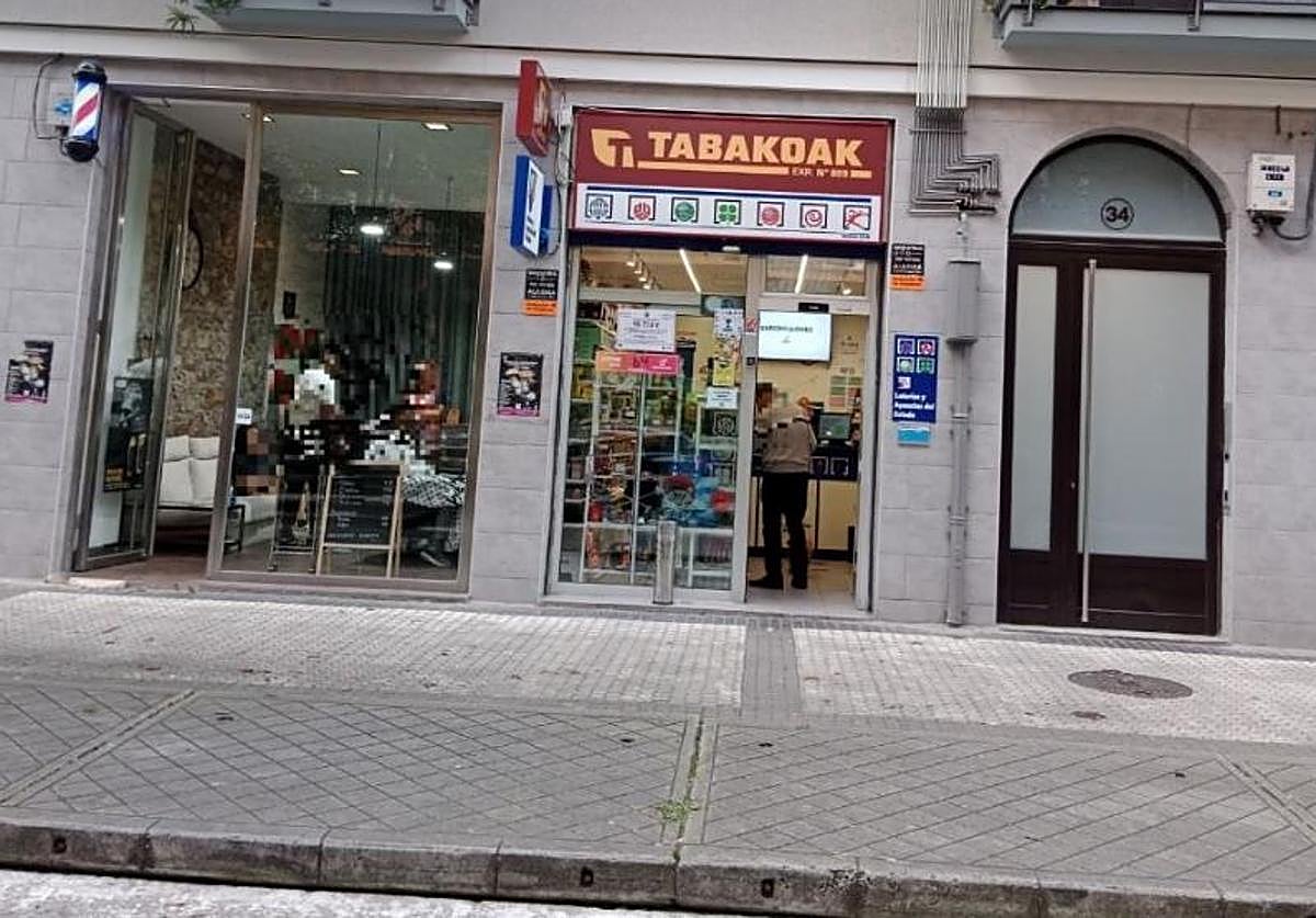 El boleto premiado fue validado en el estanco Loiola, situado en la Avenida Sierra Aralar, 34.