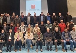Las personas homenajeadas junto a los miembros de la Delegación de Donantes y representantes institucionales.