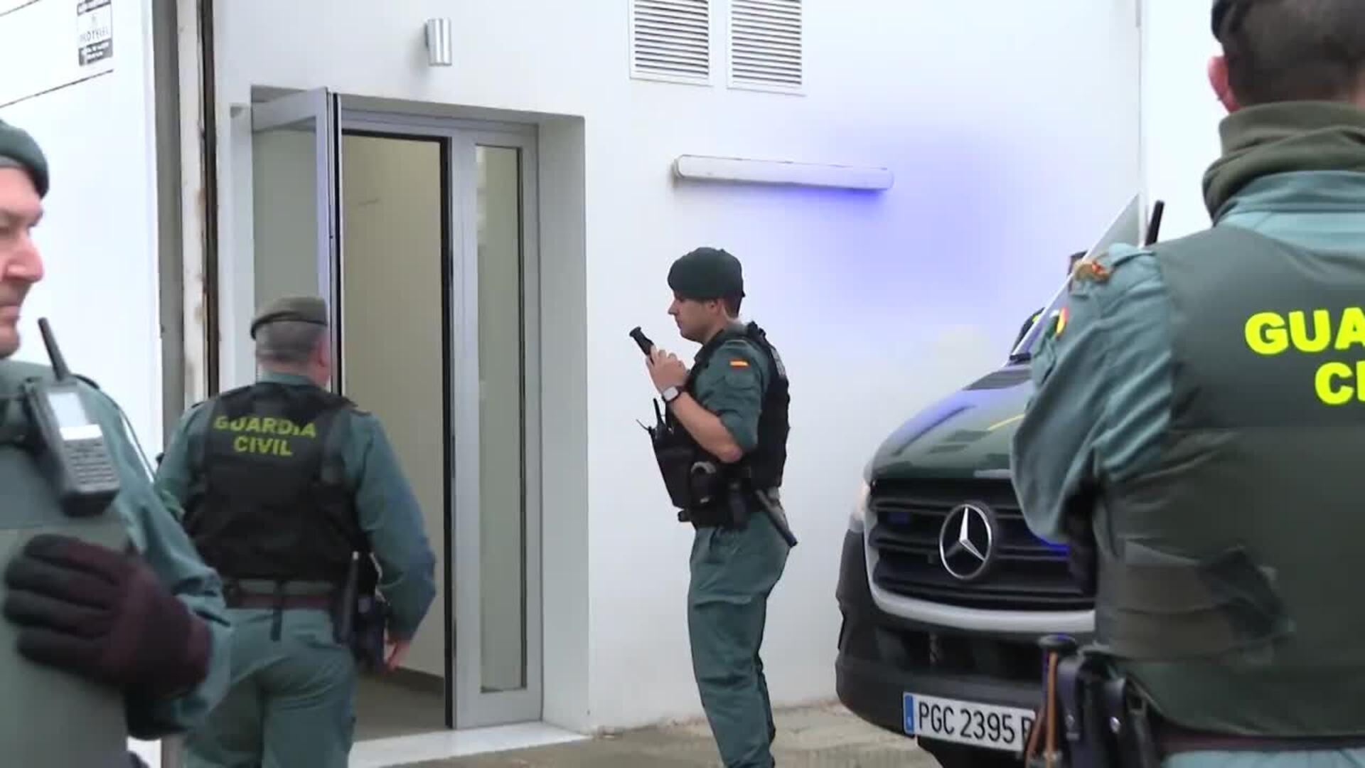 Los ocho detenidos por la muerte de dos guardias civiles en Barbate ...