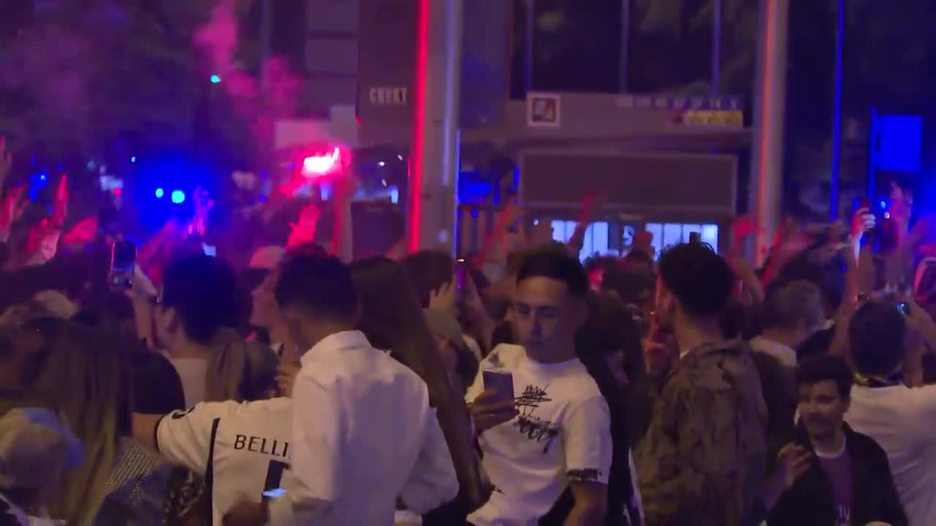 La Plaza de la Cibeles se llena de aficionados del Real Madrid para ...