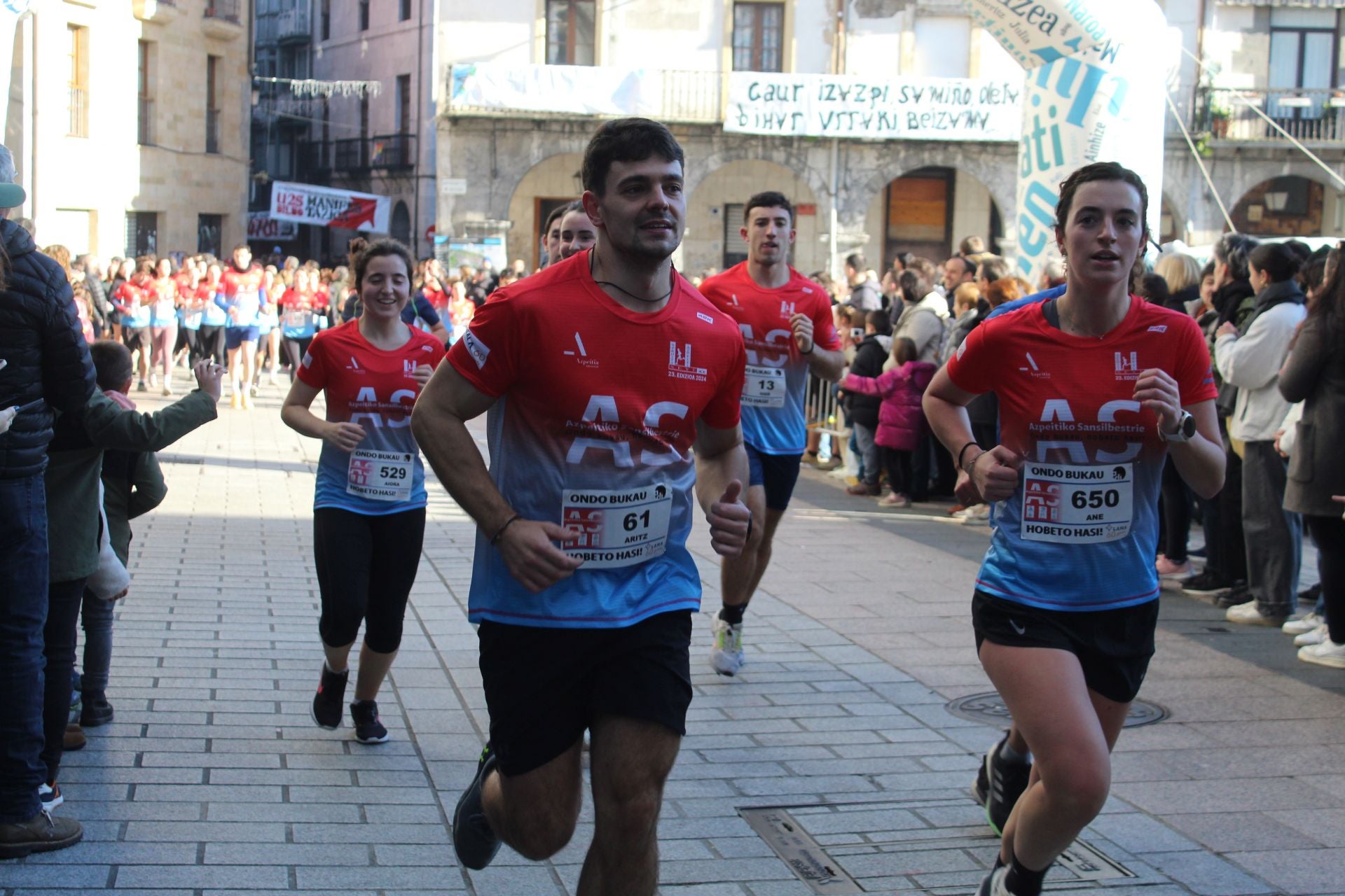 Más de 1.000 atletas y victoria de Aranbarri y Zabaleta en Azpeitia