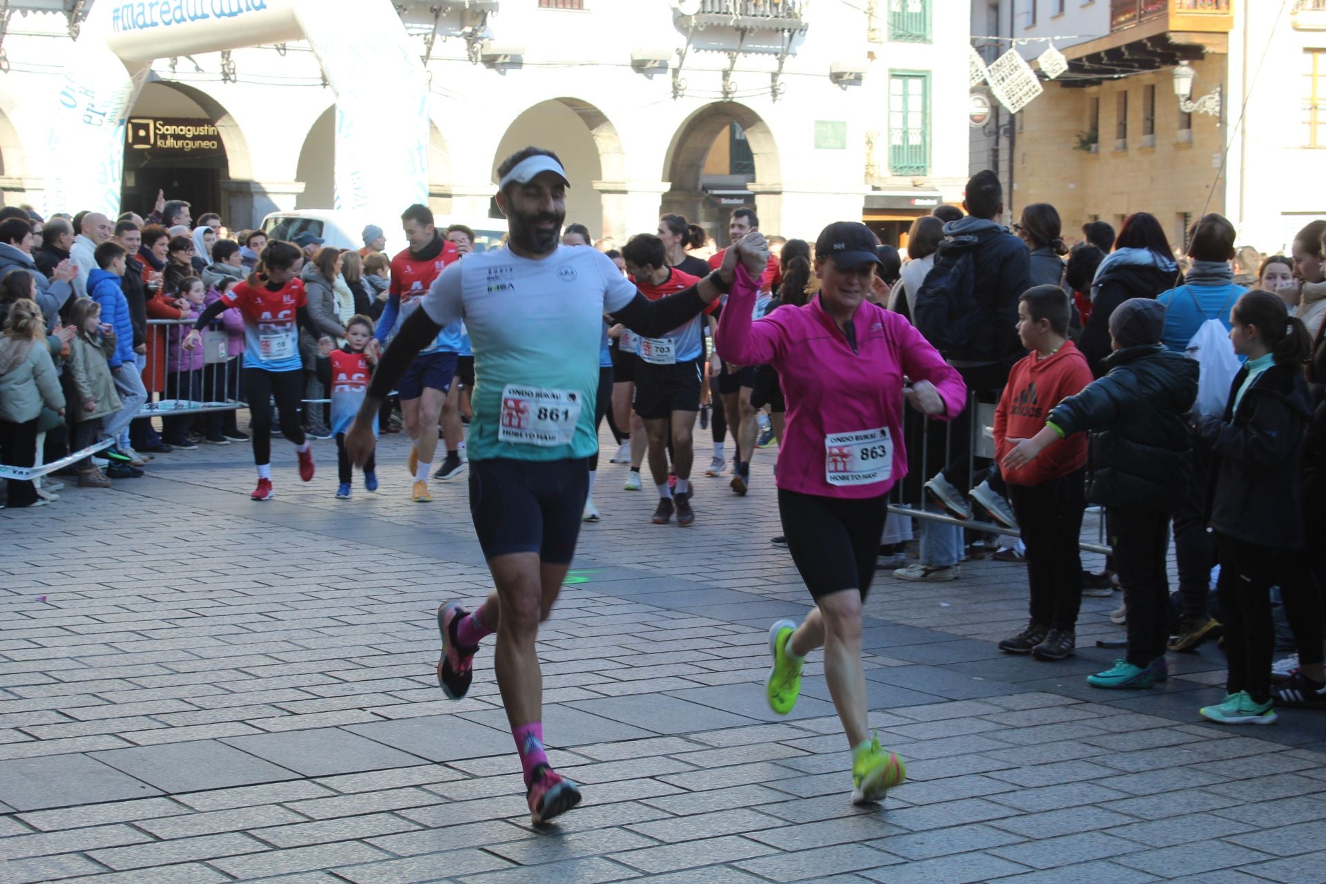 Más de 1.000 atletas y victoria de Aranbarri y Zabaleta en Azpeitia